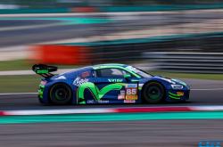 -雷诺车队鏖战阿斯顿马丁，拉塞尔高光表现