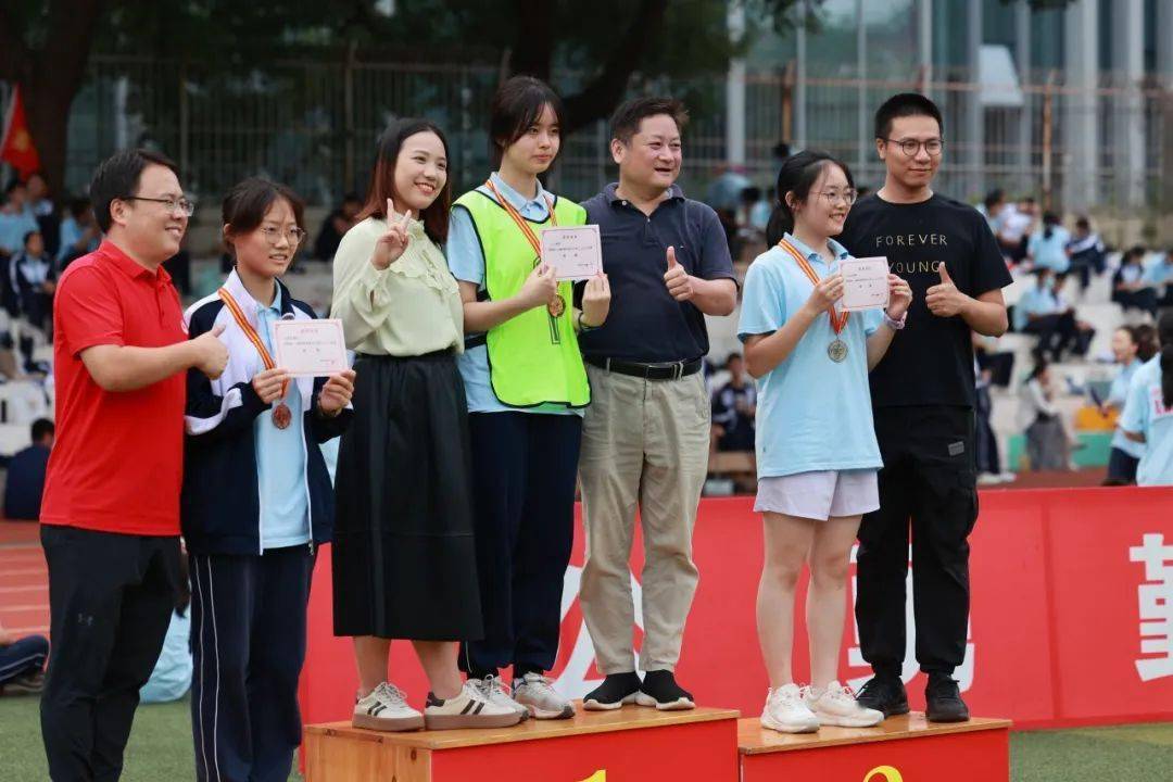 公开比赛精彩纷呈，多次刷新记录