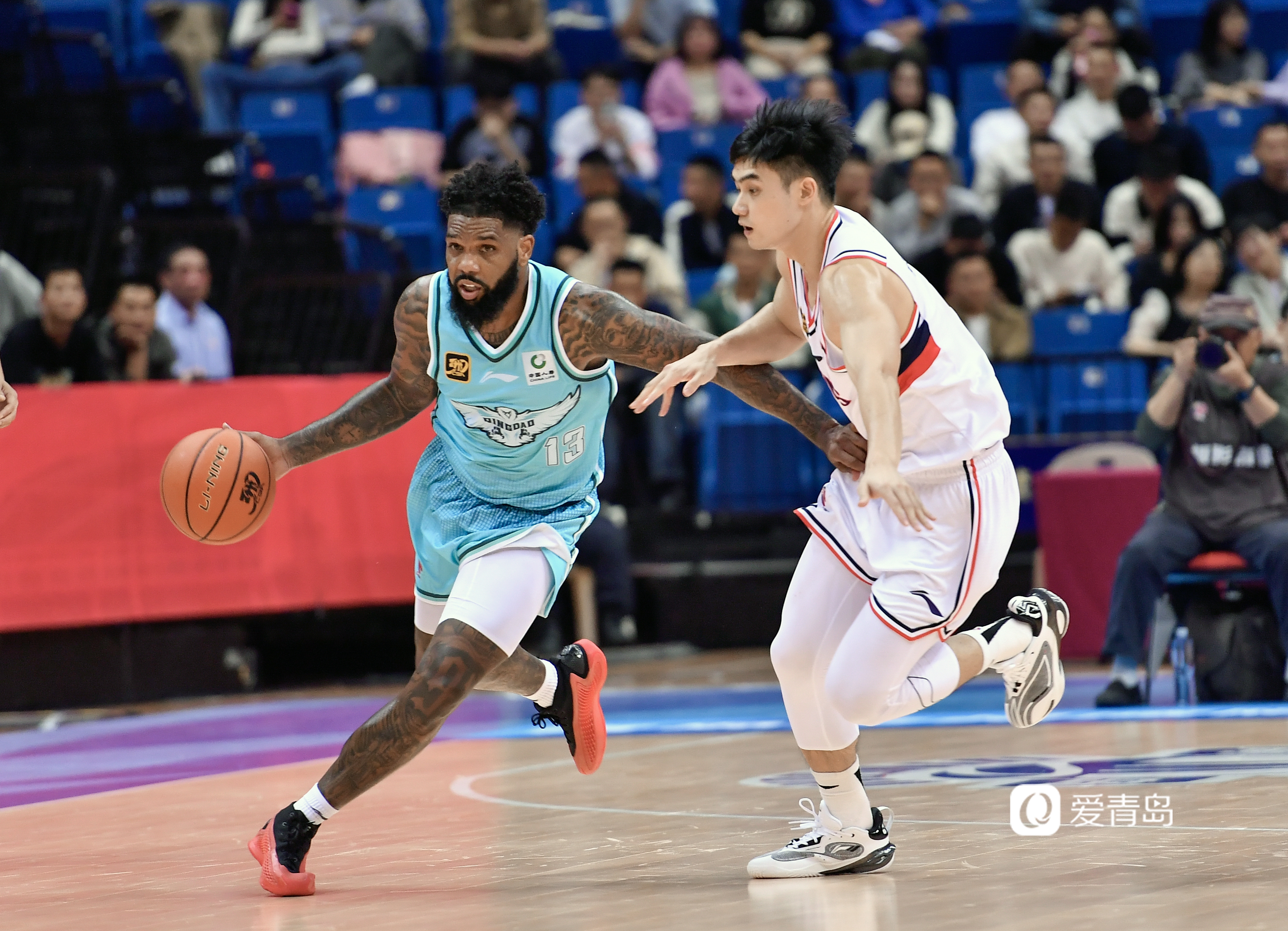 青岛男篮赢得胜利,全队斗志昂扬 青岛男篮赢得胜利,全队斗志昂扬