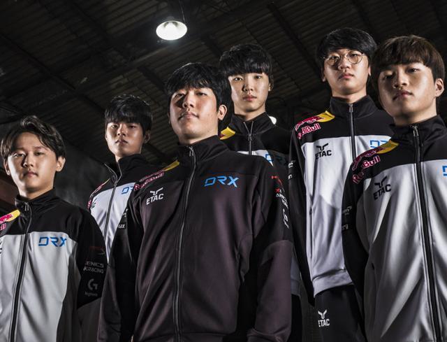 KT险胜LGD,Deft团战一打五2025世界赛3:1(伦敦) KT险胜LGD,Deft团战一打五2025世界赛3:1(伦敦)