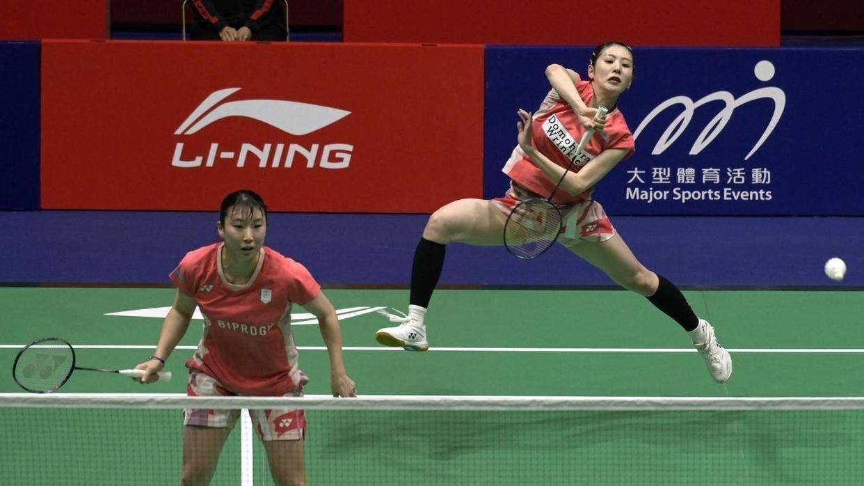 包含羽毛球选手爆冷获胜，专家预测失准的词条