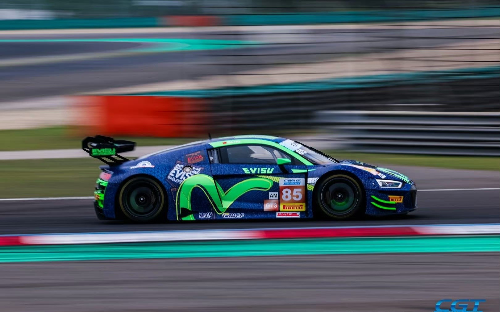 雷诺车队鏖战阿斯顿马丁,拉塞尔高光表现 雷诺车队鏖战阿斯顿马丁,拉塞尔高光表现