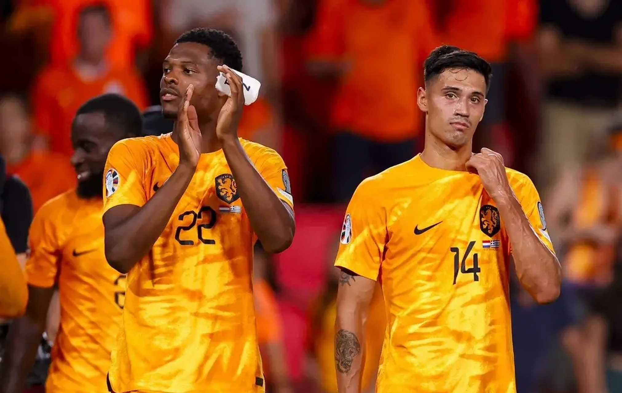 荷兰碾压希腊，伊布点燃赛场