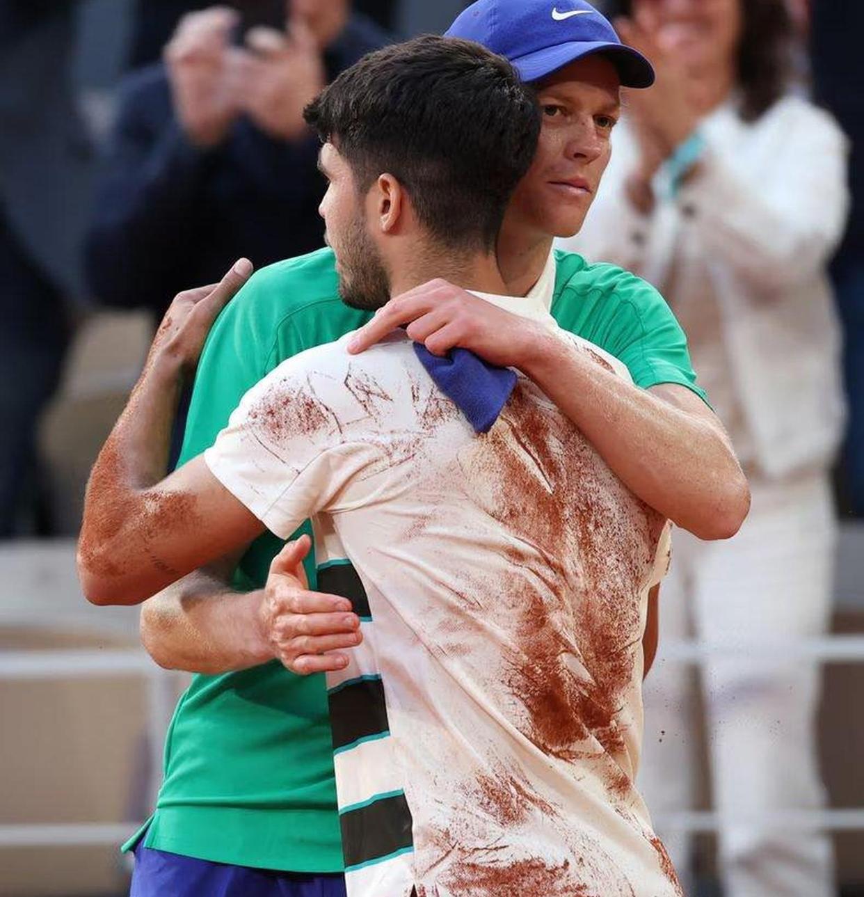 法网力克温网，阿尔卡拉斯点燃赛场